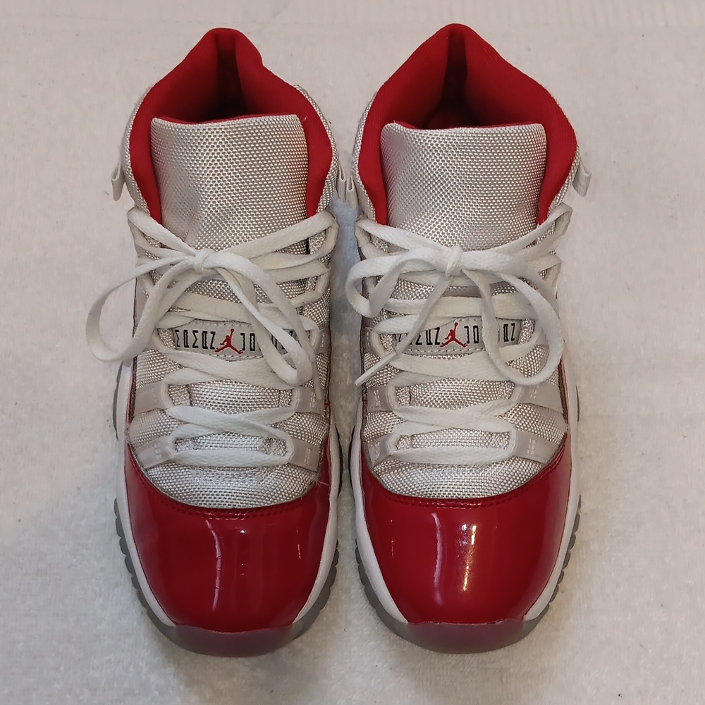 Jordan retro 11. Size 3.5 youth. Red/wht - Picture 2 of 8